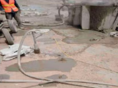 新城镇水泥混凝土路面板底注浆技术 路面脱空注浆整治方案